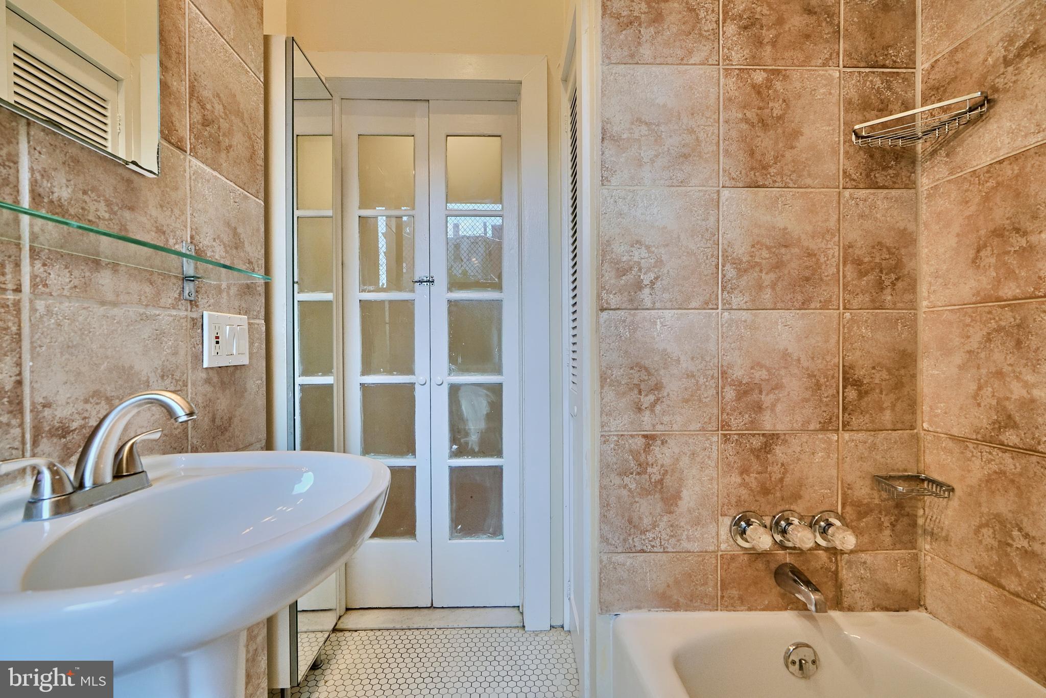 BOLTON HILL HISTORIC DISTRICT - Residential Lease