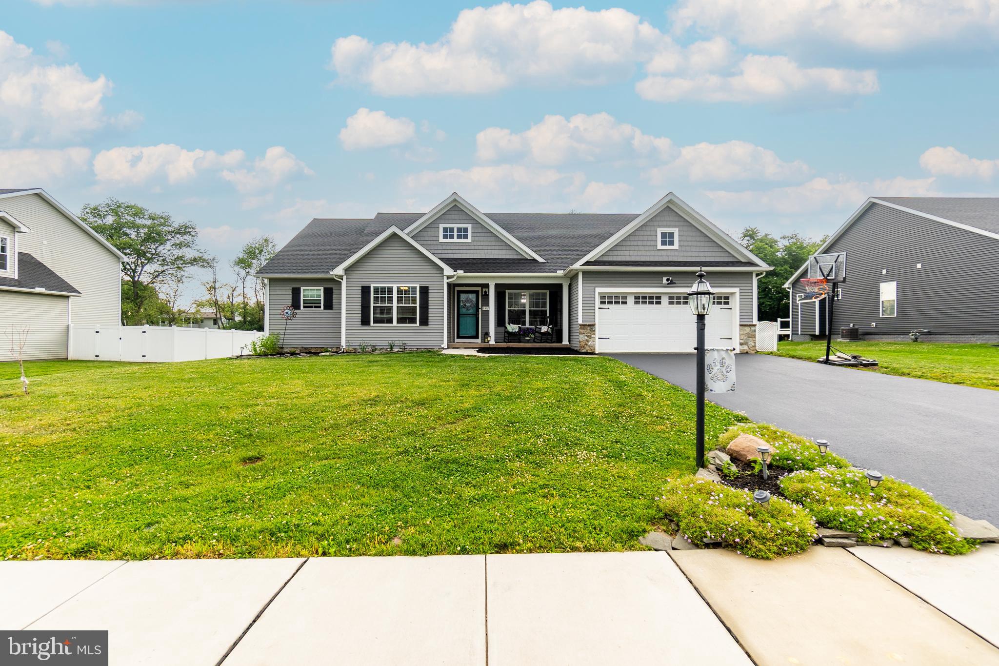 OXFORD POINTE - Residential