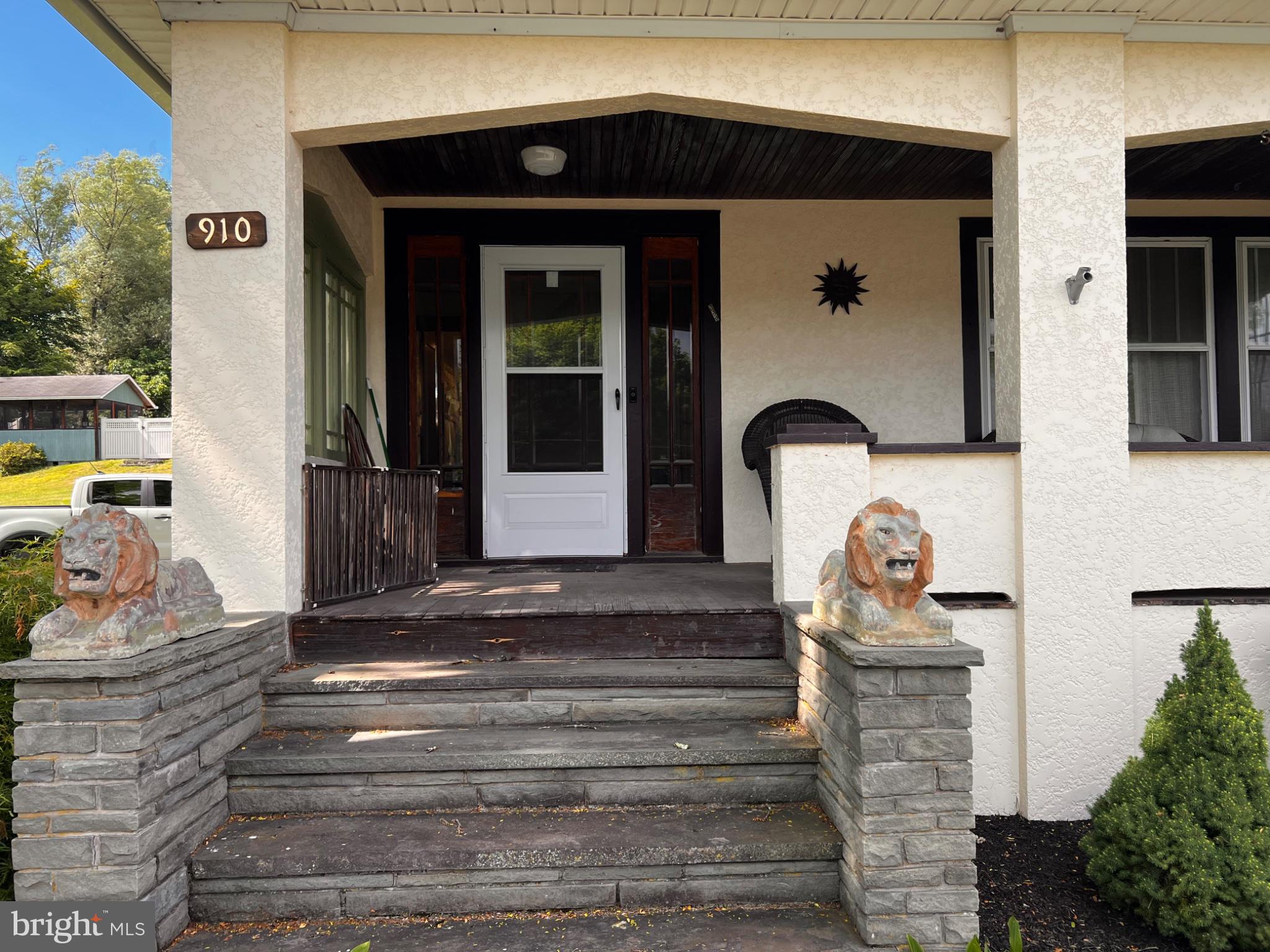 910 MAPLE AVENUE
