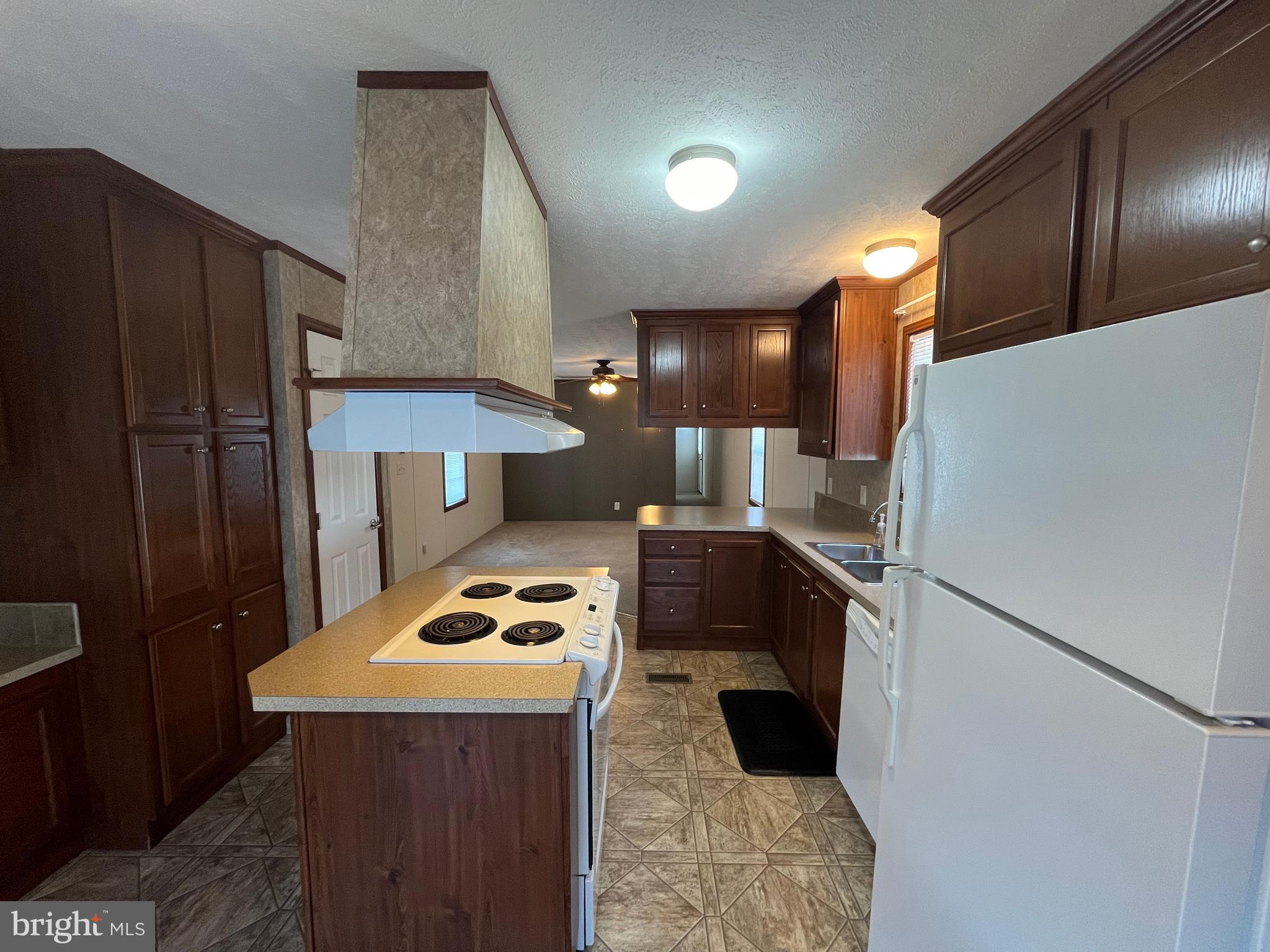 BRIARWOOD ESTATES - Residential