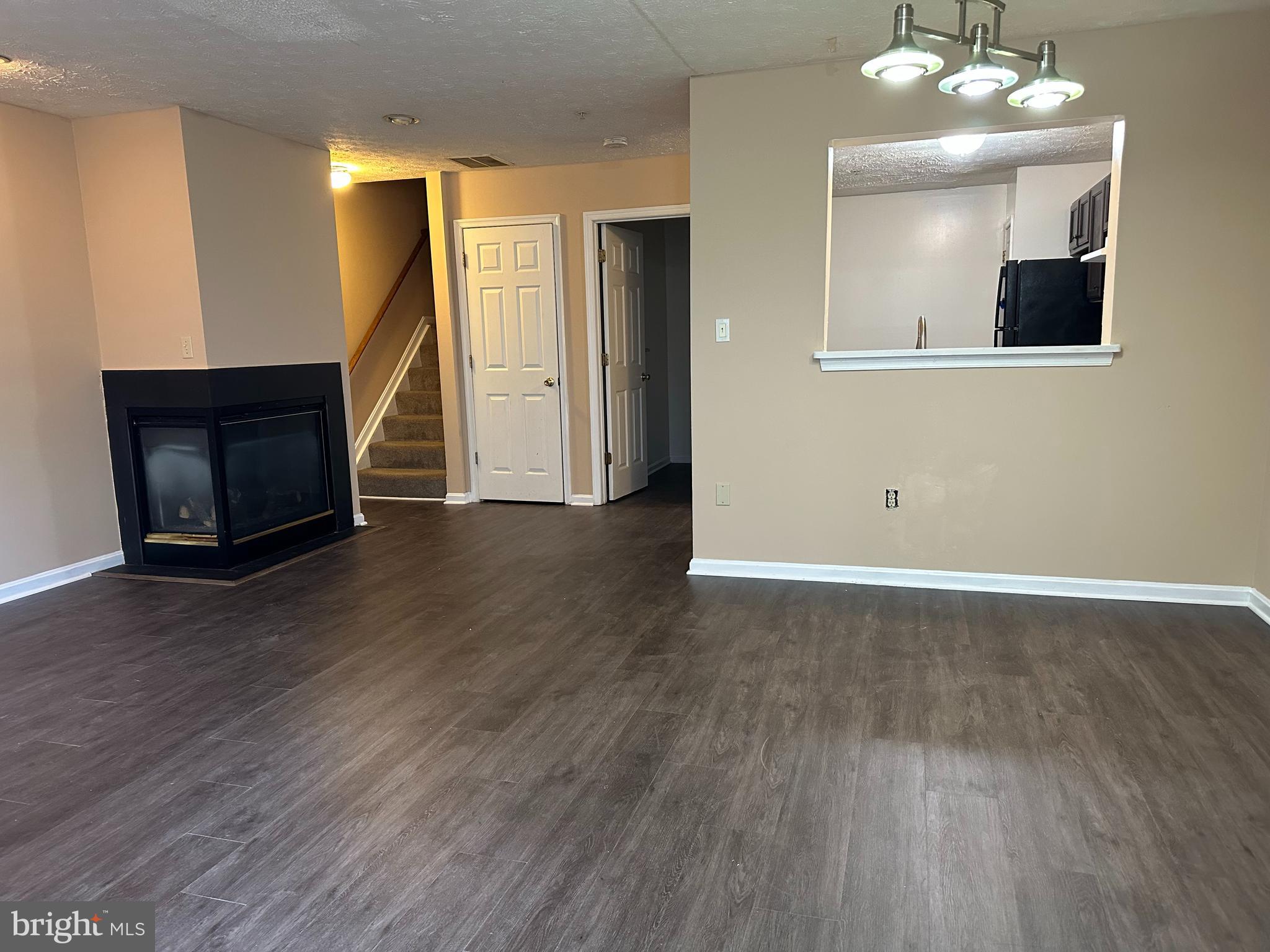 17 ROYALTY CIRCLE 17