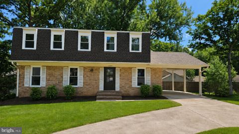 Photo of 12301 Cedarwood Court, WOODBRIDGE, VA 22192 (MLS # VAPW2120442)