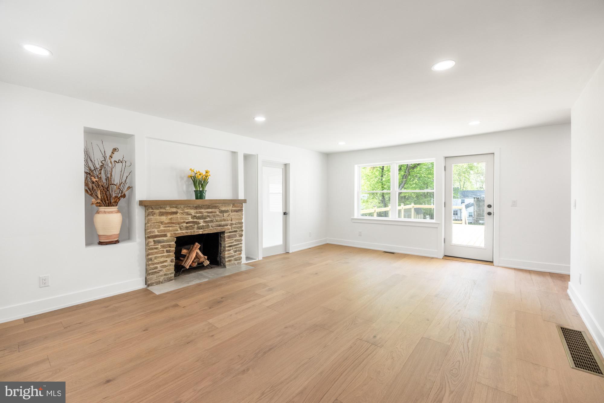 48 MOUNTAIN VIEW