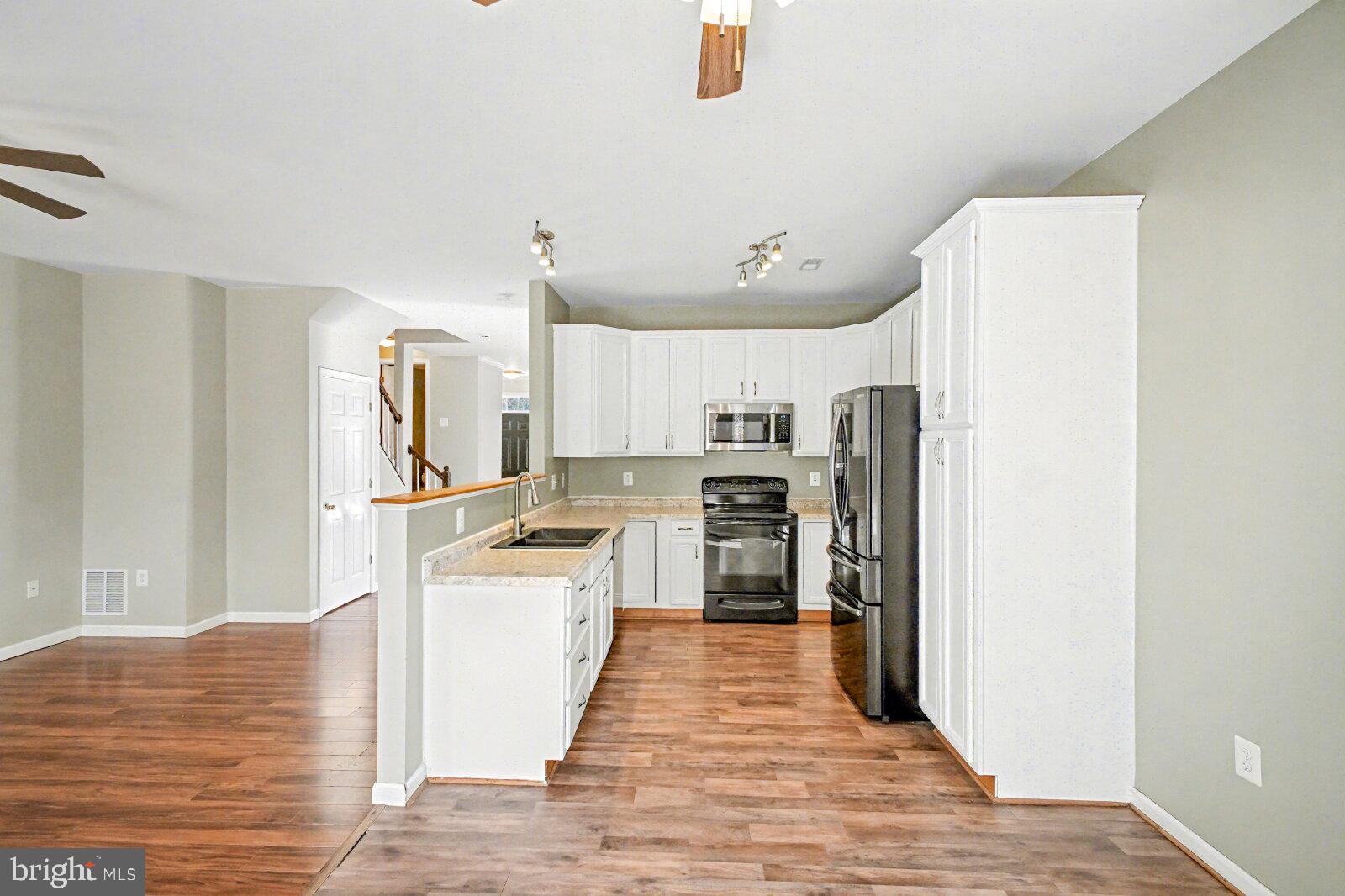5218 DRAKES COURT