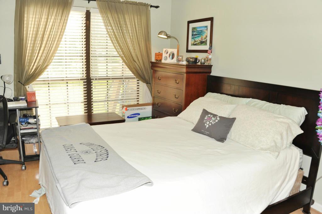 VICTORIA CROSSINGS AT MANCHESTER LAKES - Residential Lease