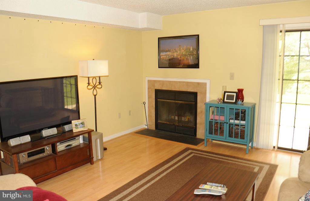 VICTORIA CROSSINGS AT MANCHESTER LAKES - Residential Lease