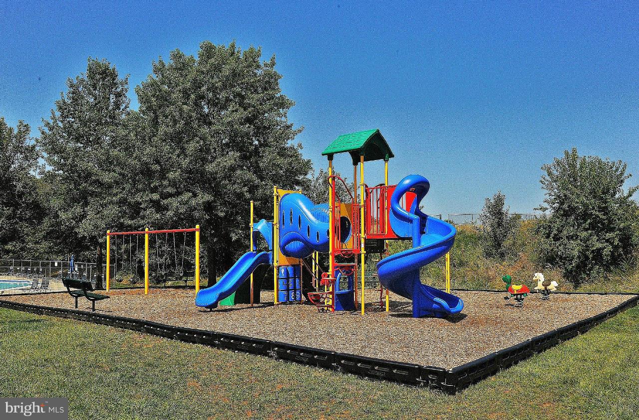 VICTORIA CROSSINGS AT MANCHESTER LAKES - Residential Lease