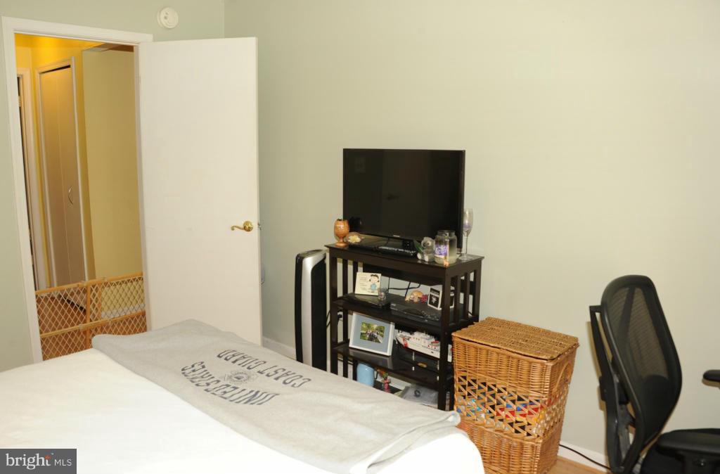 VICTORIA CROSSINGS AT MANCHESTER LAKES - Residential Lease