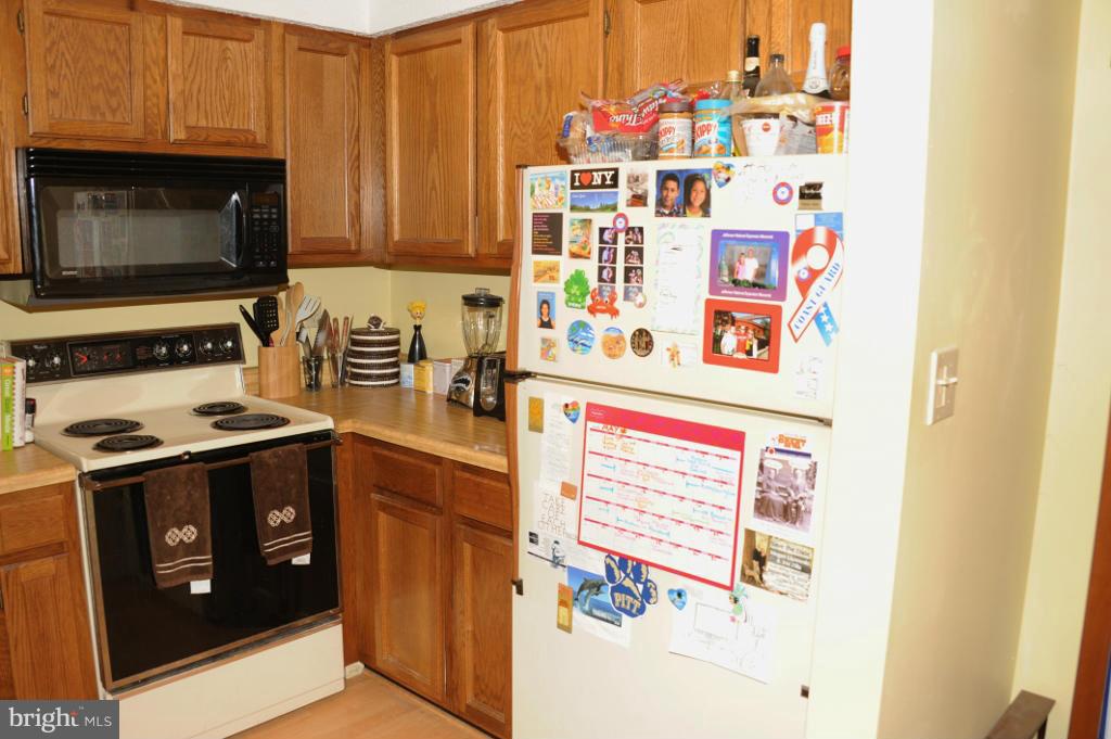 VICTORIA CROSSINGS AT MANCHESTER LAKES - Residential Lease