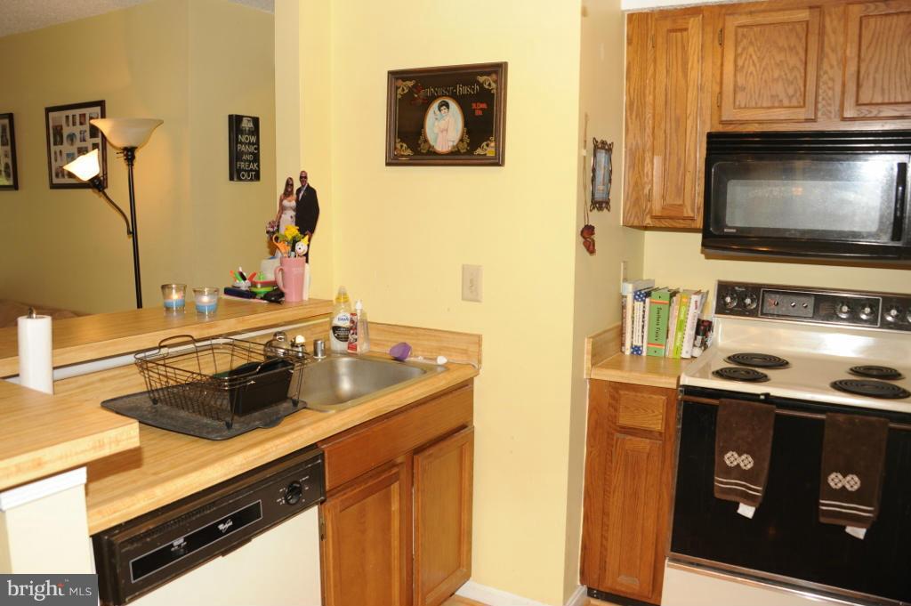 VICTORIA CROSSINGS AT MANCHESTER LAKES - Residential Lease