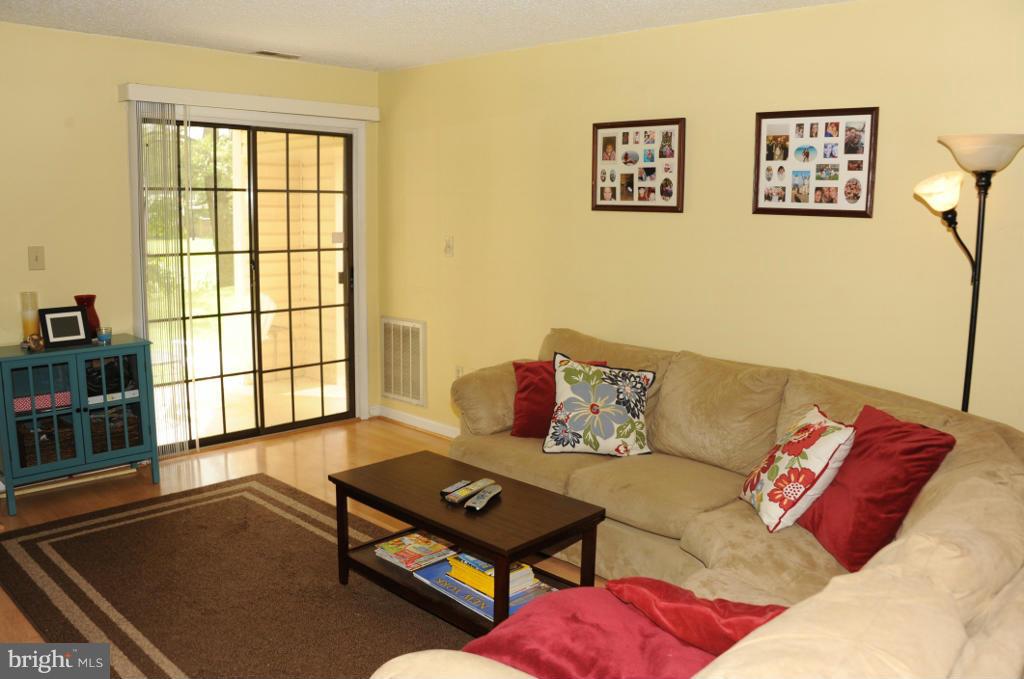 VICTORIA CROSSINGS AT MANCHESTER LAKES - Residential Lease