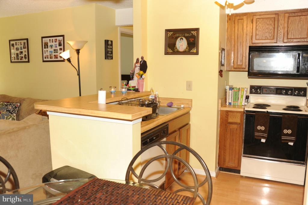 VICTORIA CROSSINGS AT MANCHESTER LAKES - Residential Lease