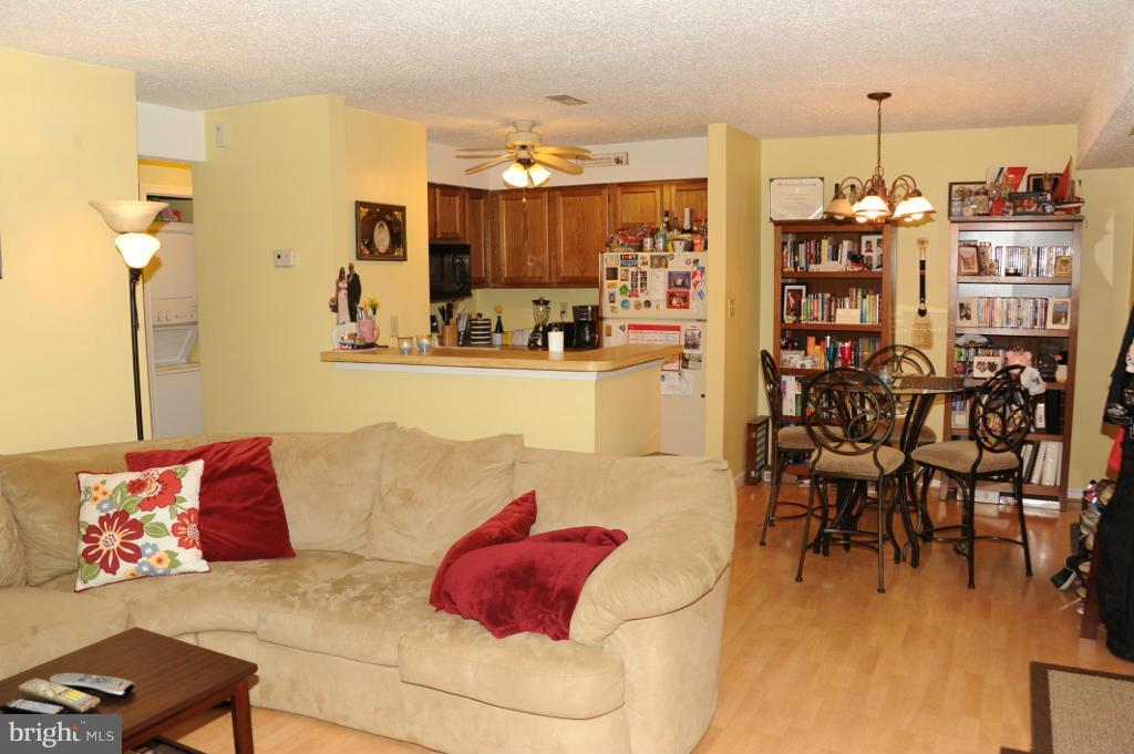 VICTORIA CROSSINGS AT MANCHESTER LAKES - Residential Lease