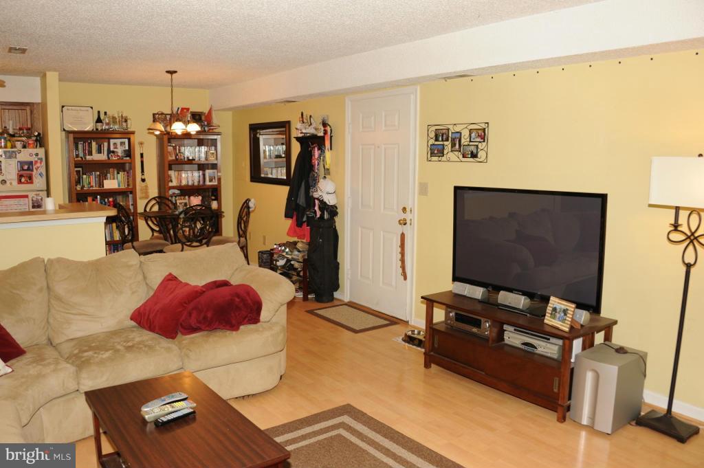 VICTORIA CROSSINGS AT MANCHESTER LAKES - Residential Lease