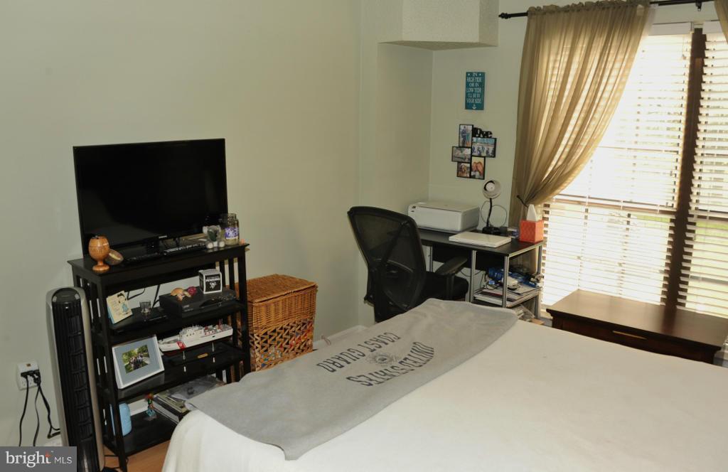 VICTORIA CROSSINGS AT MANCHESTER LAKES - Residential Lease