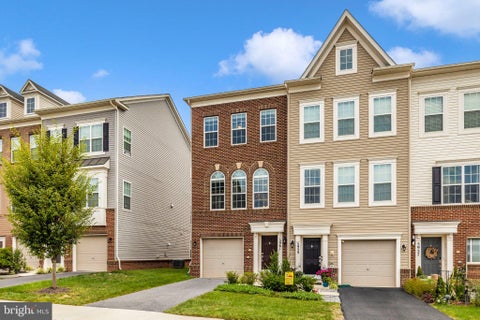 Townhouse For Sale - 5961 Whelan Lane<br/> FREDERICK, MD 21703