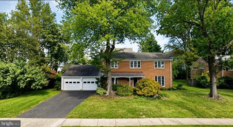 Photo of 1805 Great Falls Street, MCLEAN, VA 22101 (MLS # VAFX2320926)
