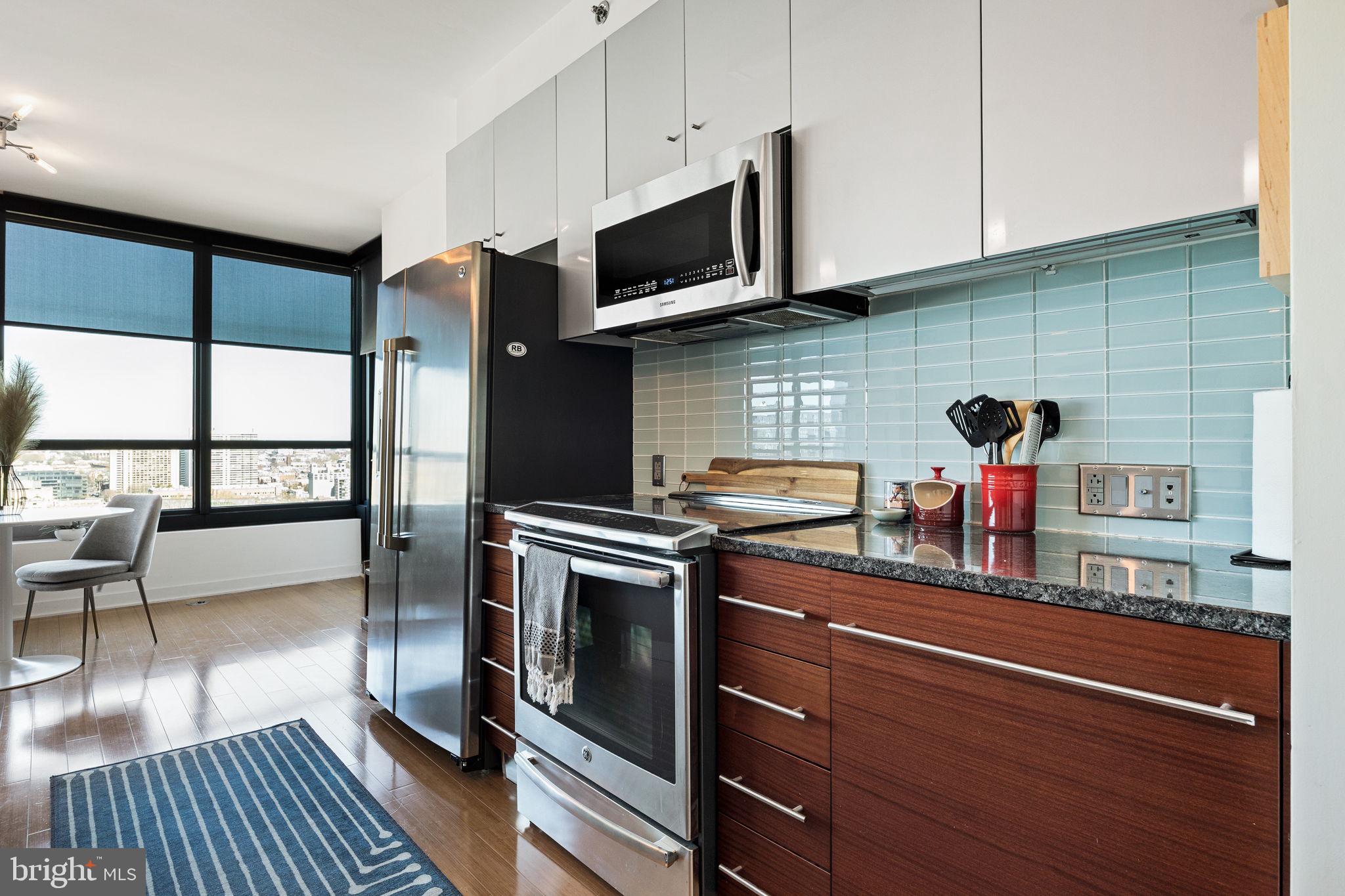 2101 MARKET STREET 2001