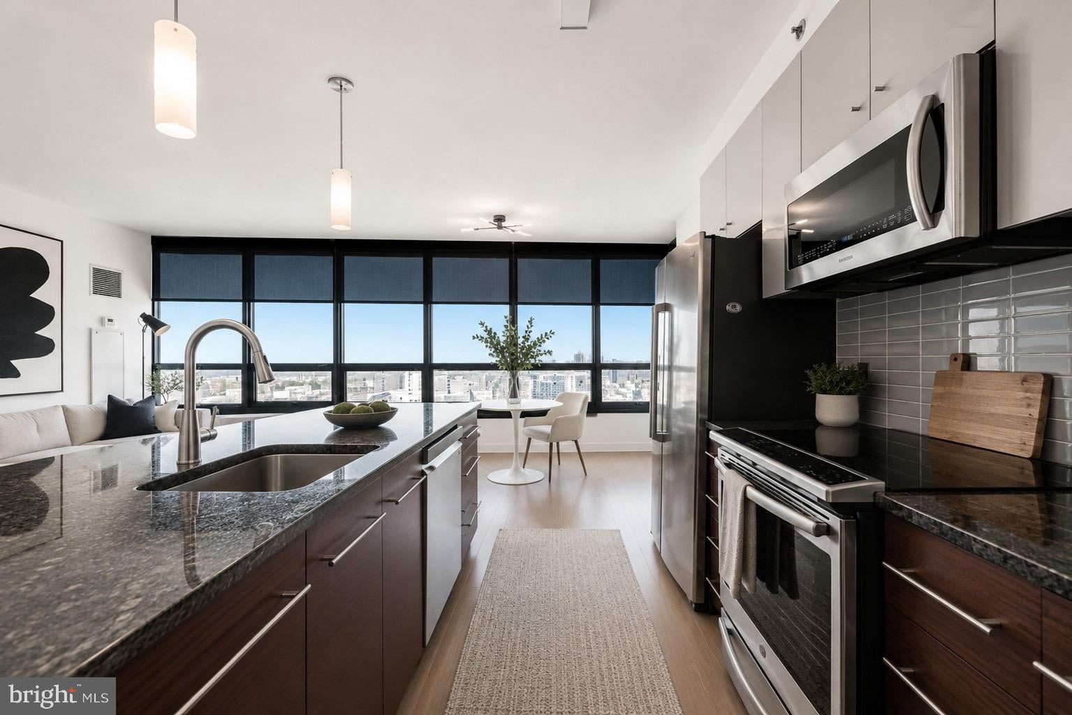 2101 MARKET STREET 2001