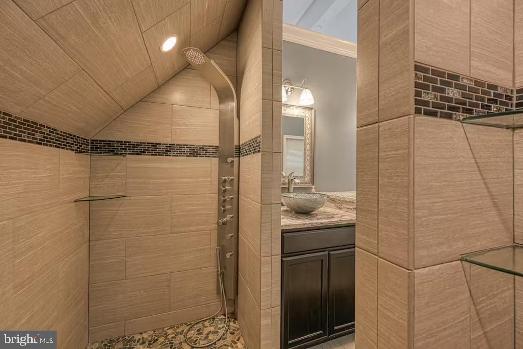 FOXWOOD MANOR - Residential