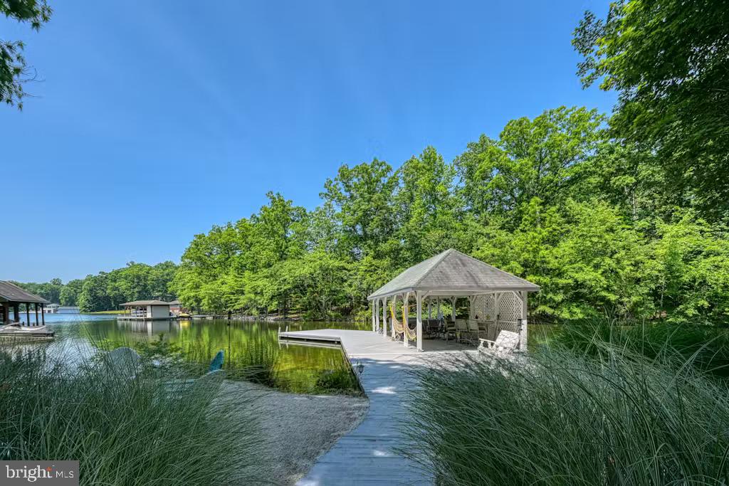 FOXWOOD MANOR - Residential