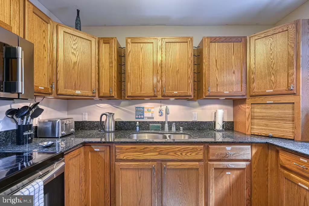 FOXWOOD MANOR - Residential