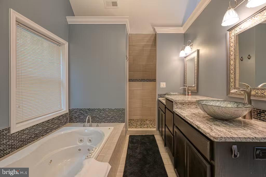 FOXWOOD MANOR - Residential