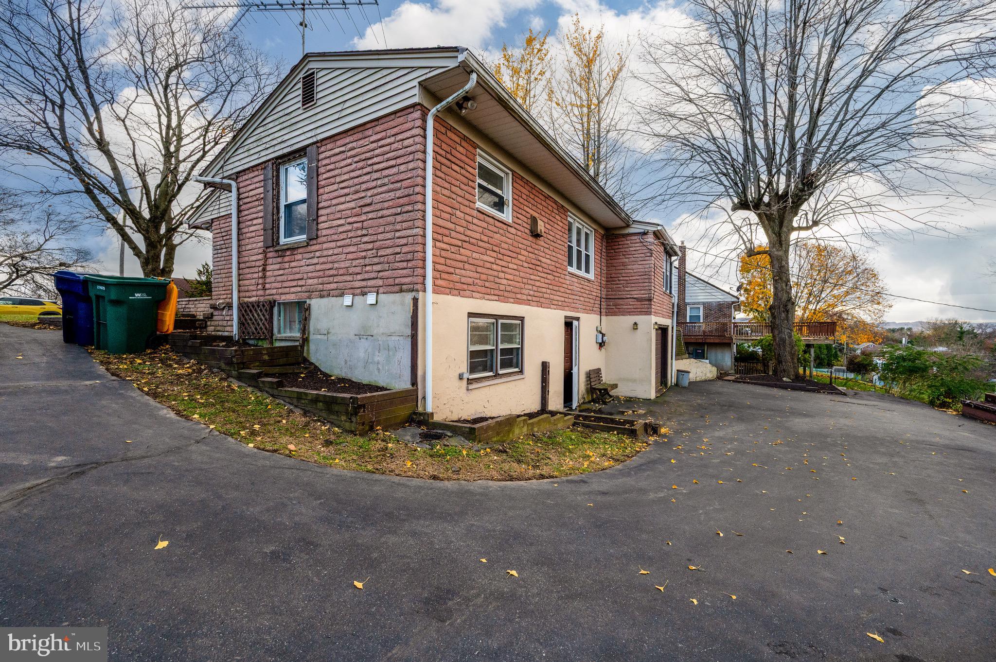 SINKING SPRING - Residential