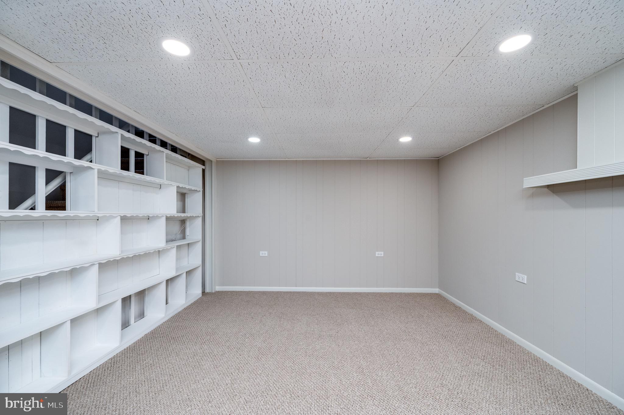 SINKING SPRING - Residential