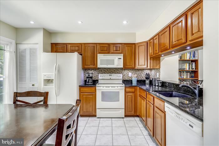 GUNNERS LAKE VILLAGE - Residential