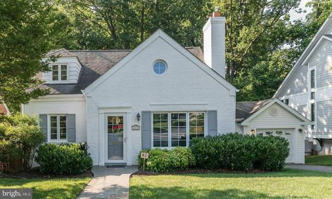 Photo of 3212 CUMMINGS LN, CHEVY CHASE, MD 20815 (MLS # MDMC2099316)