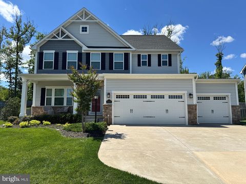Photo of 15179 Haymarket Landing Drive, HAYMARKET, VA 20169 (MLS # VAPW2119552)