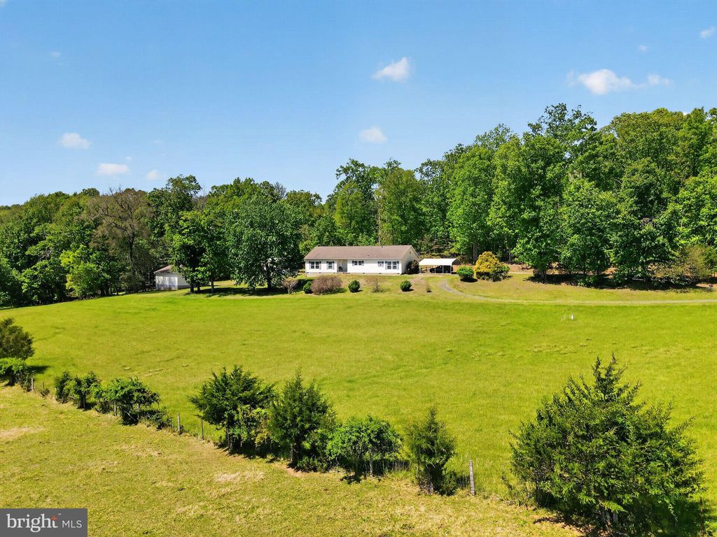 Photo of 178 Lizzie Mills Road, CASTLETON, VA 22716 (MLS # VARP2002606)