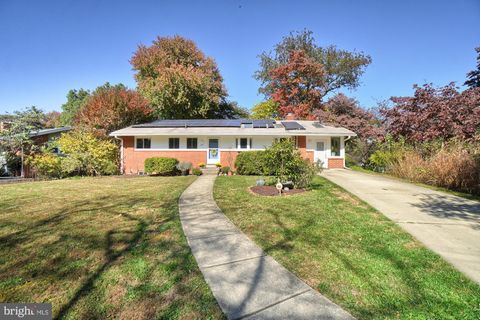 Photo of 5001 WHITE FLINT DR, KENSINGTON, MD 20895 (MLS # MDMC2072930)