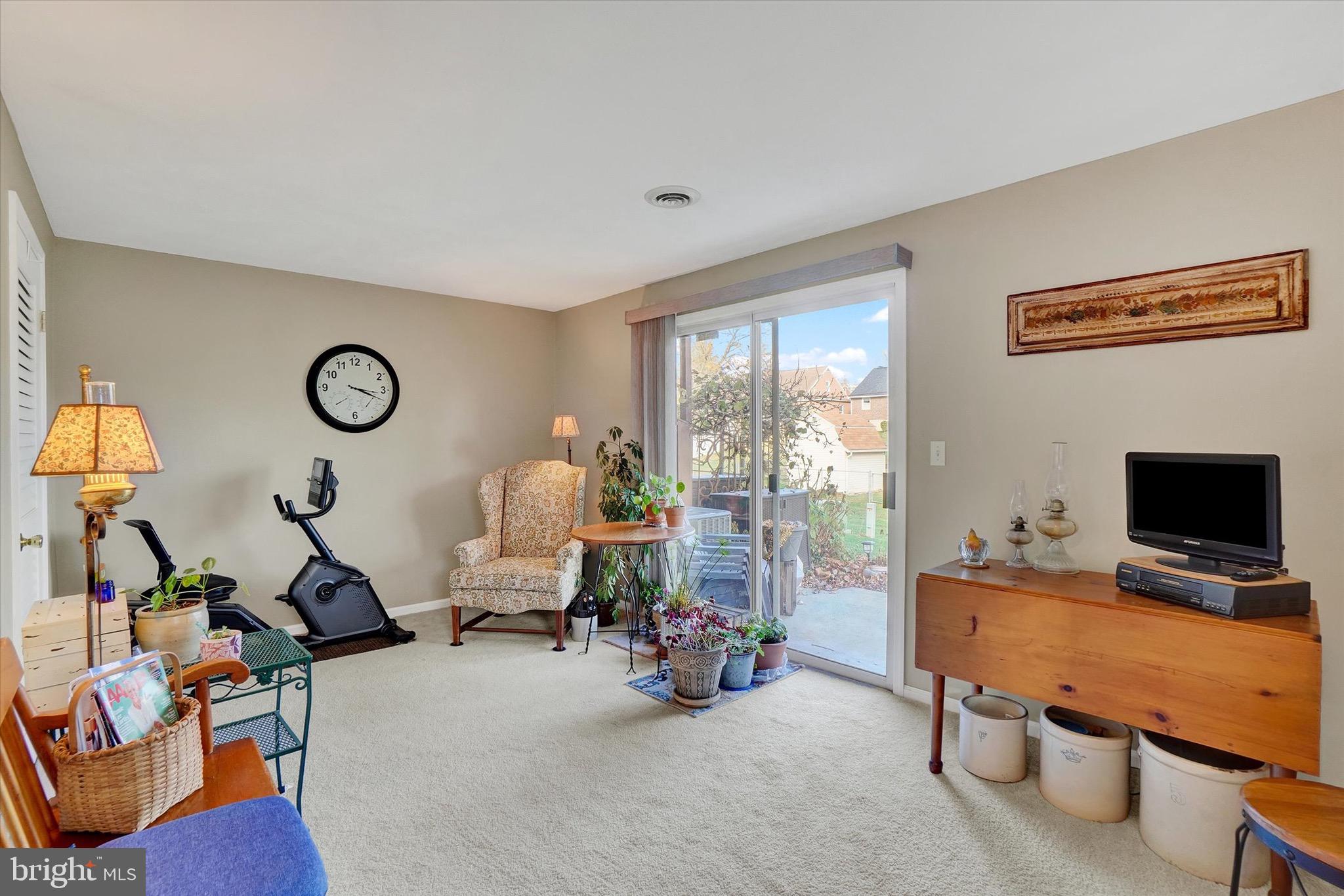 WESTLYN CONDOS - Residential