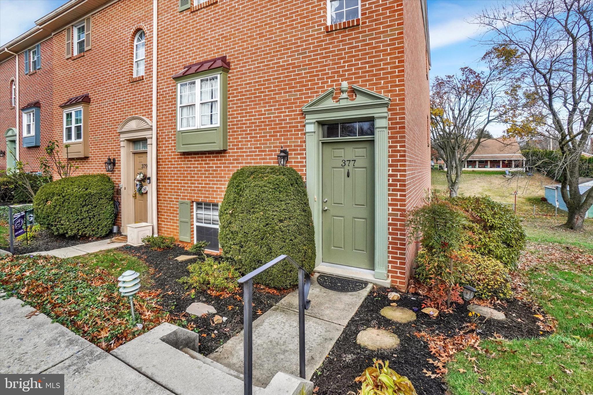 WESTLYN CONDOS - Residential