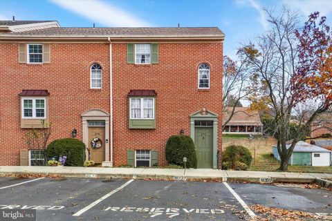 Townhouse For Sale - 377 Weldon Drive<br/> New York, PA 17404