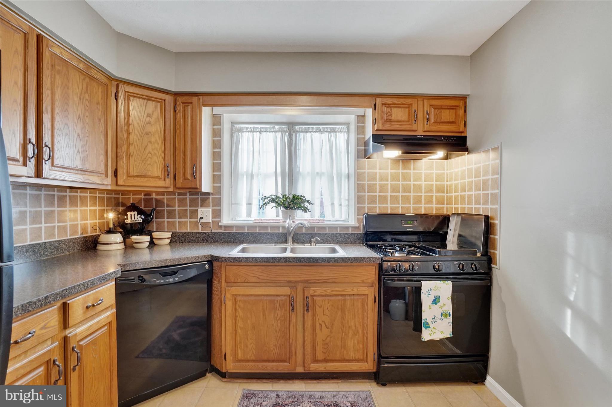 WESTLYN CONDOS - Residential