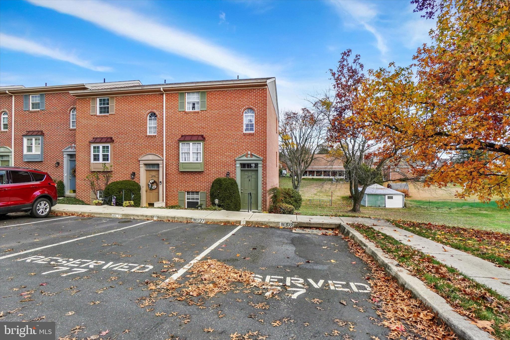 WESTLYN CONDOS - Residential