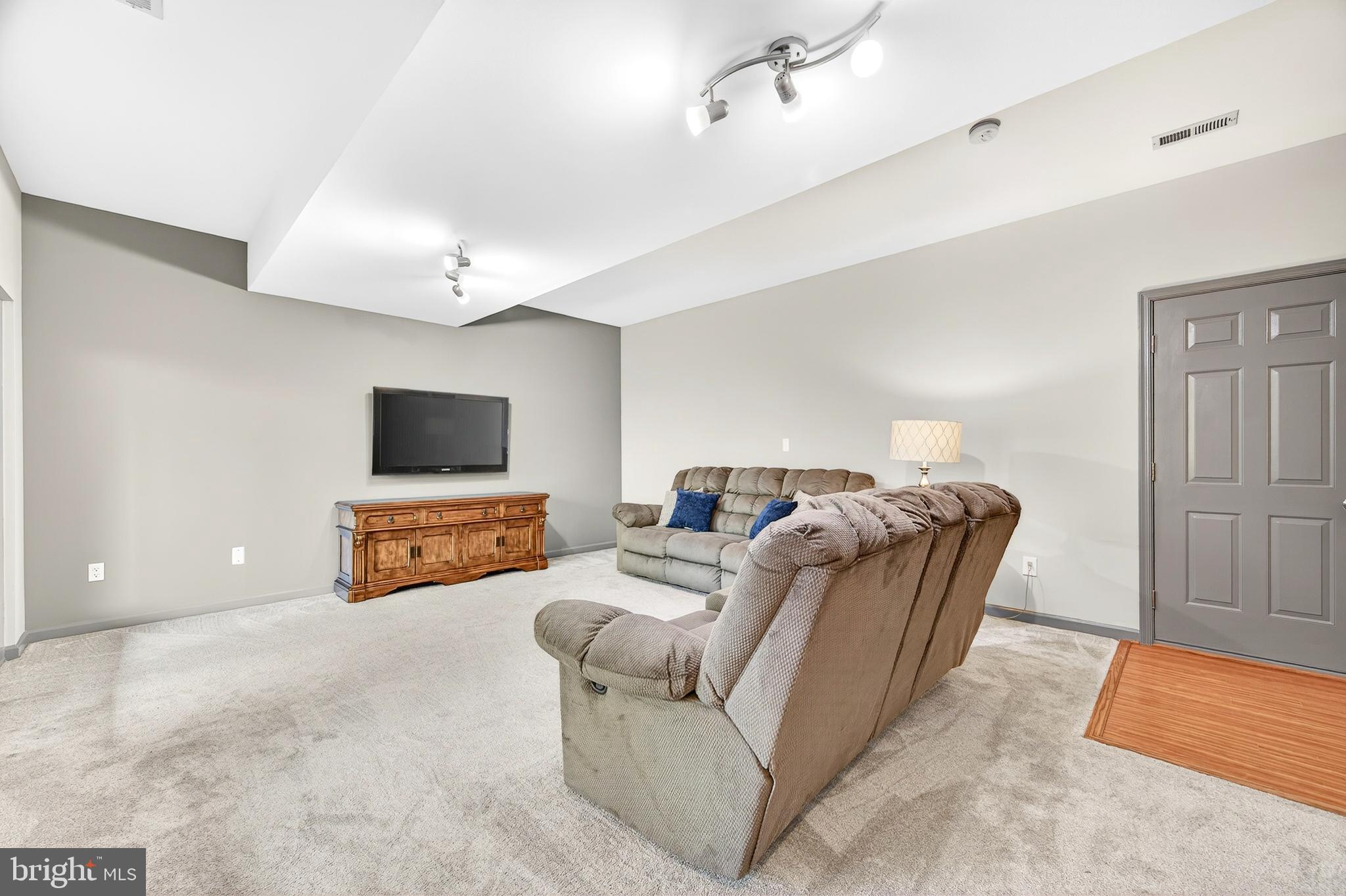 FARMWELL HUNT - Residential