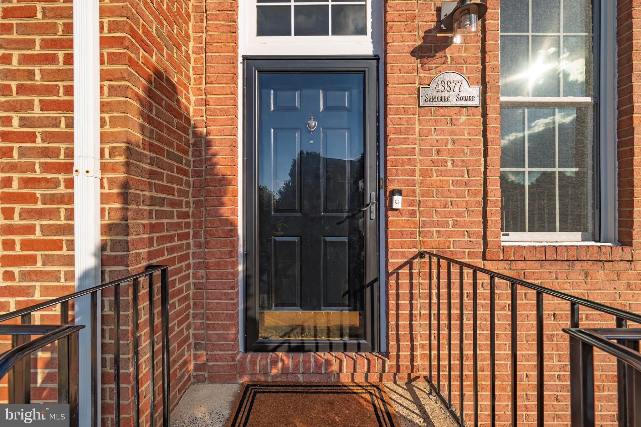43877 SANDBURG SQUARE
