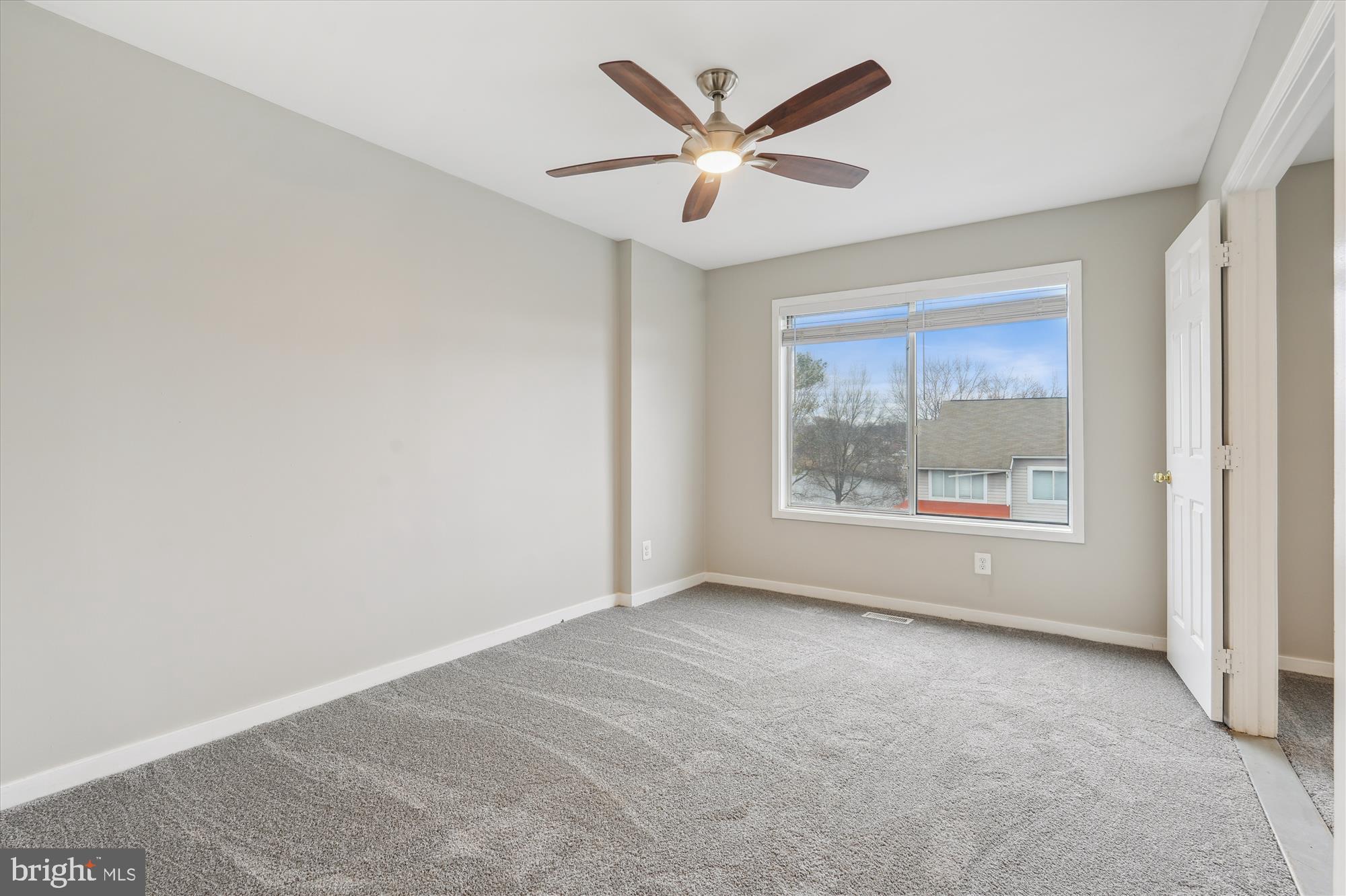 DOCKSIDE - Residential Lease