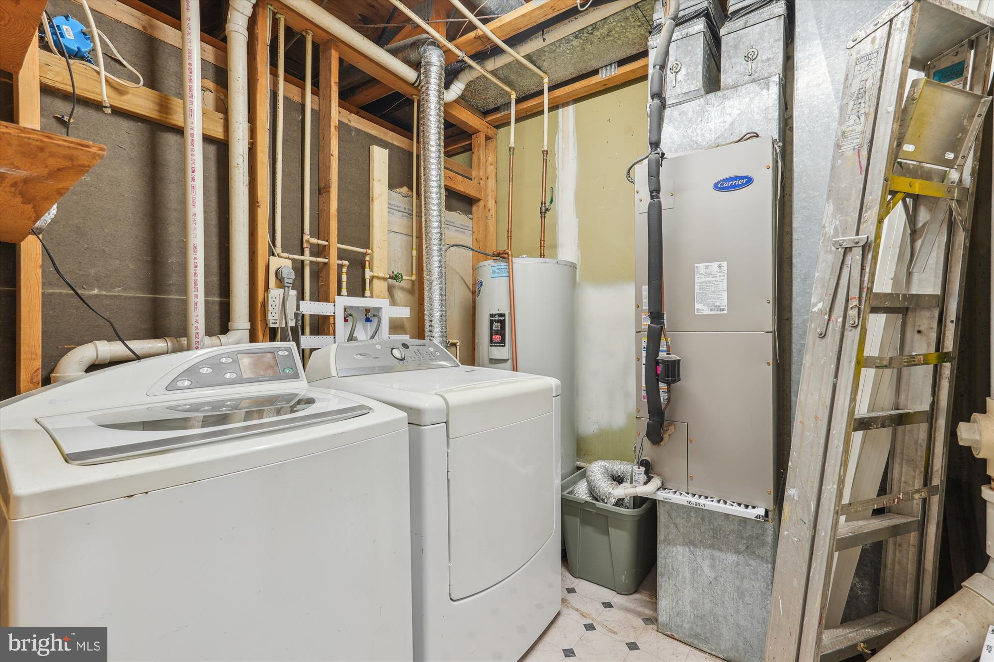 DOCKSIDE - Residential Lease