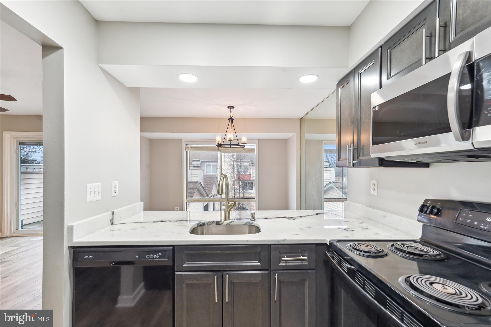 DOCKSIDE - Residential Lease