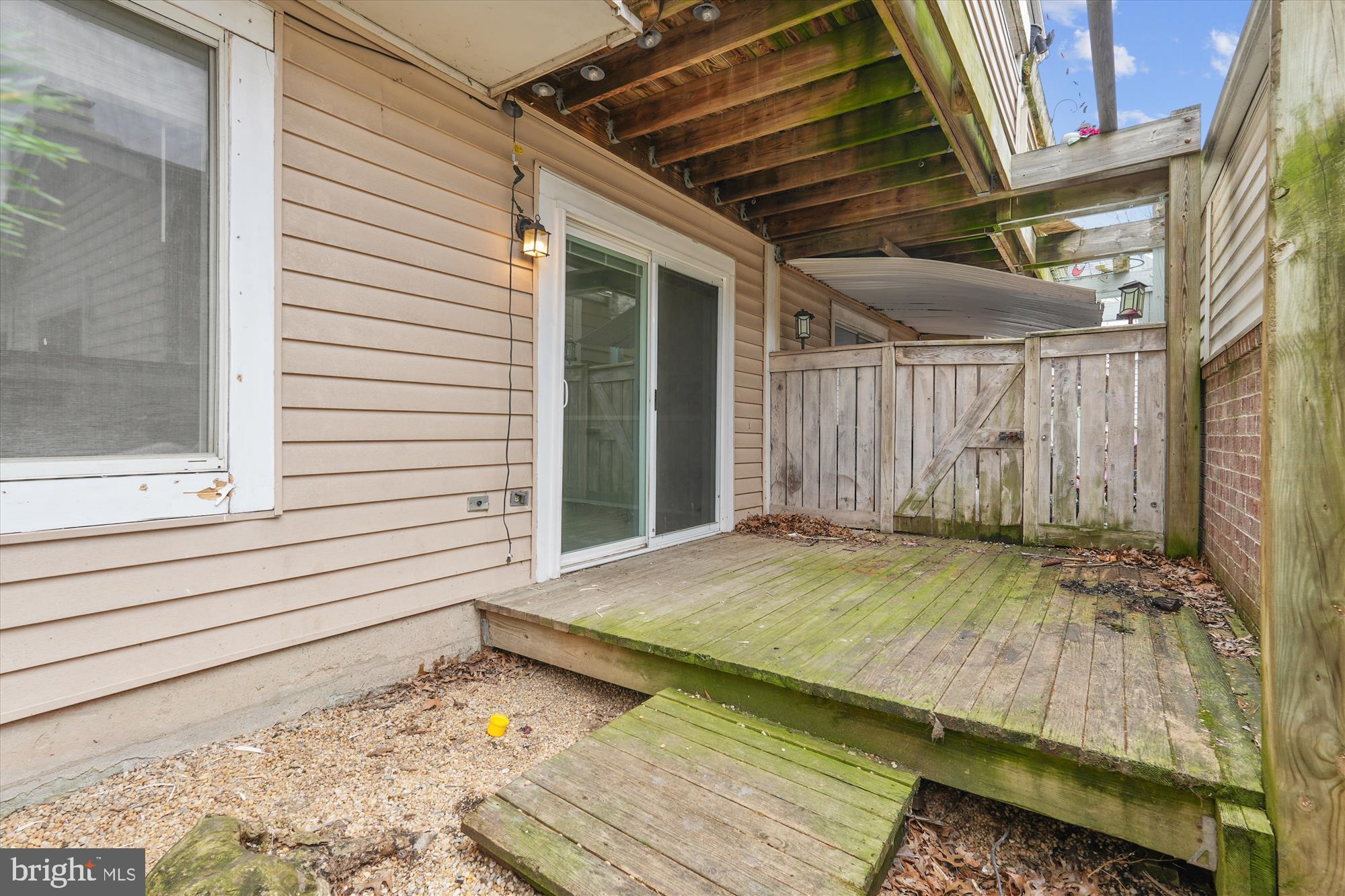 DOCKSIDE - Residential Lease