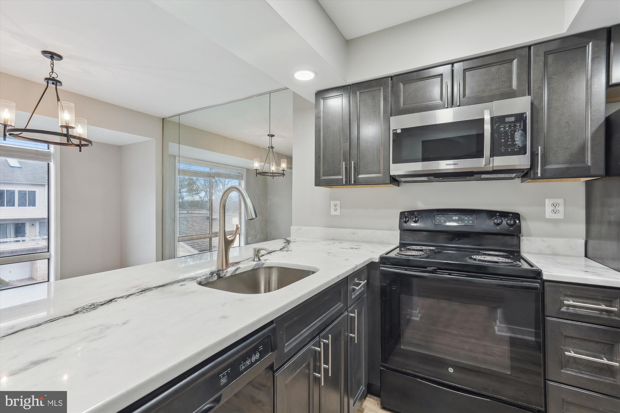 DOCKSIDE - Residential Lease