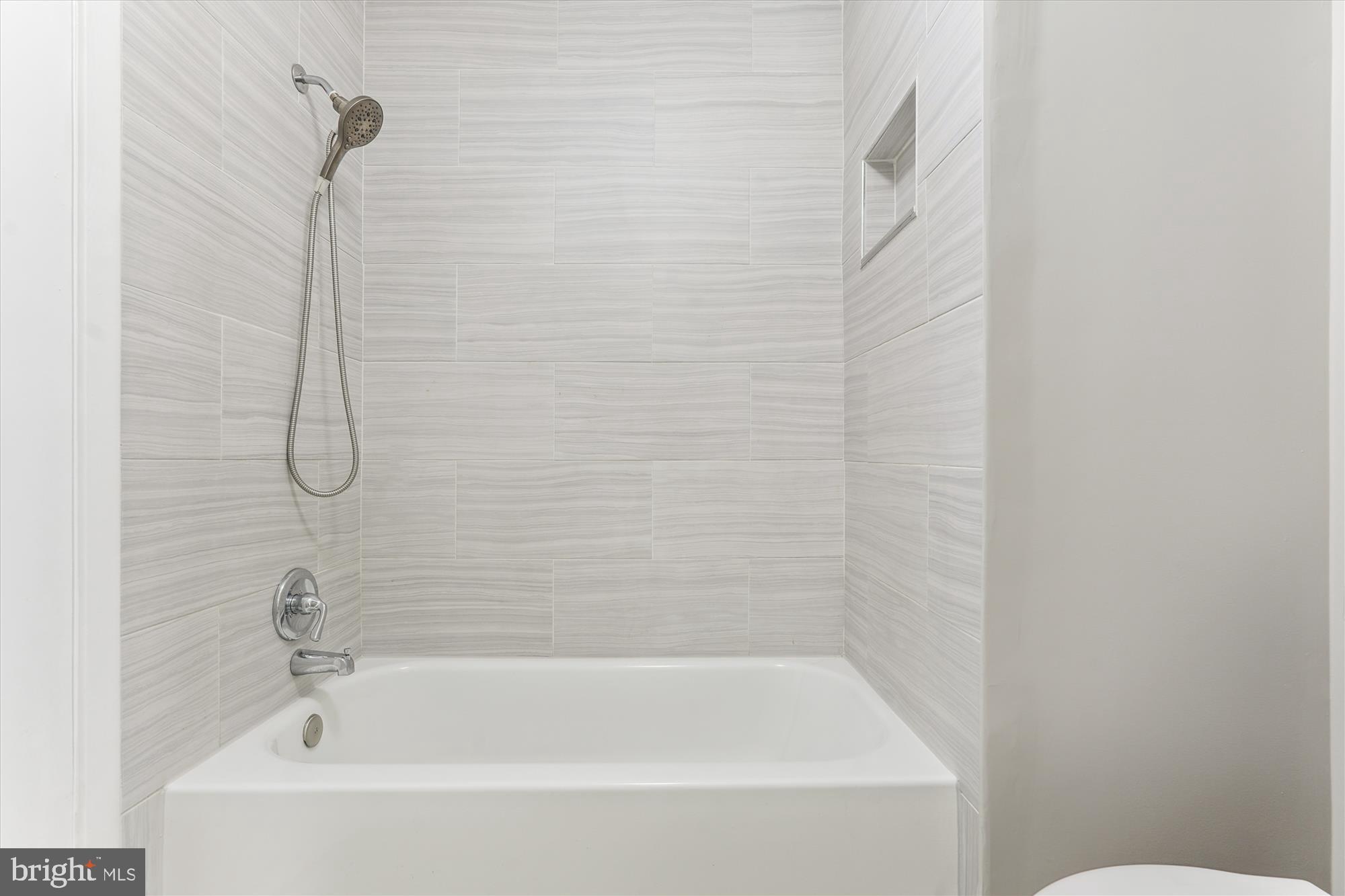 DOCKSIDE - Residential Lease