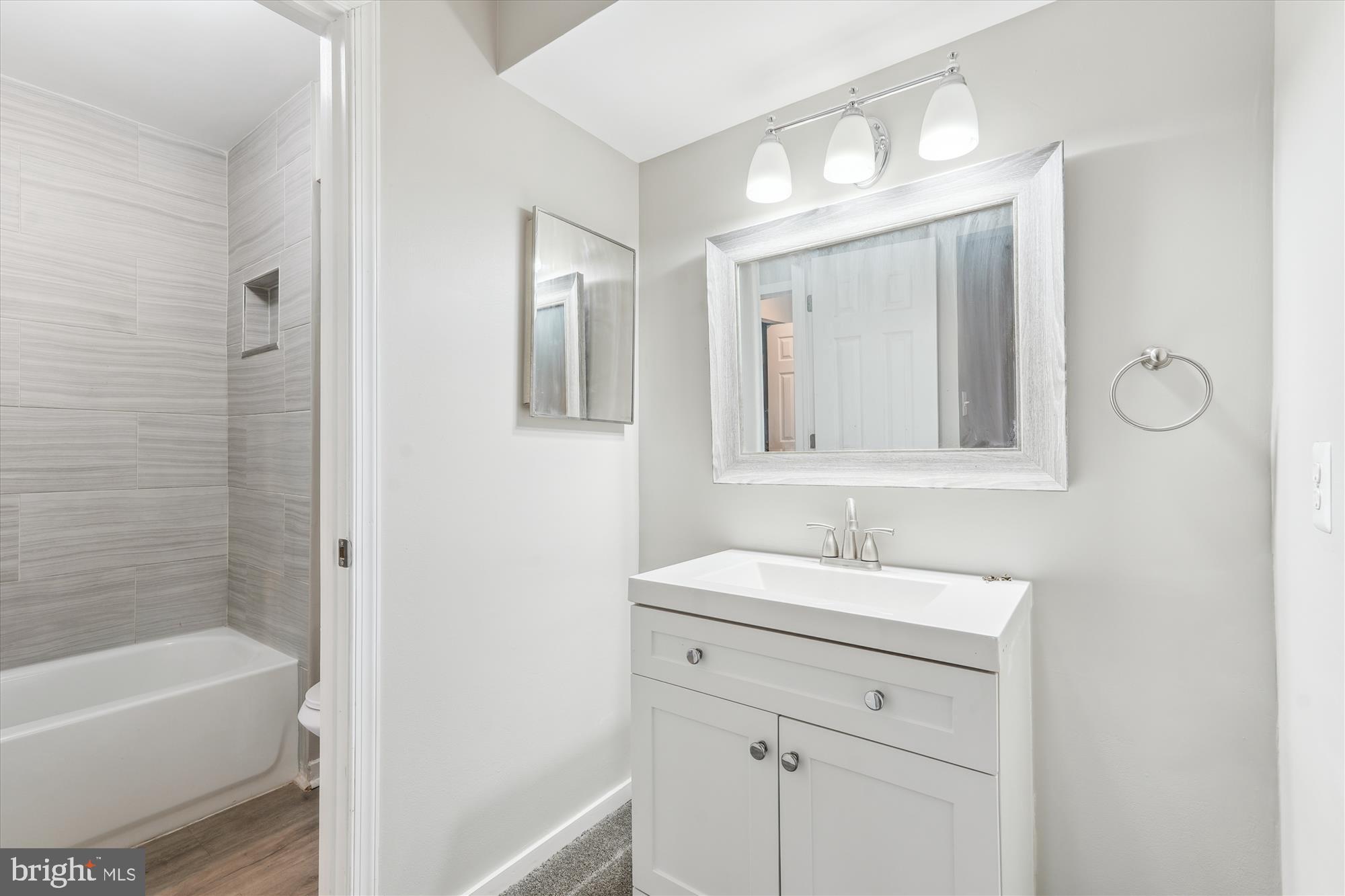 DOCKSIDE - Residential Lease