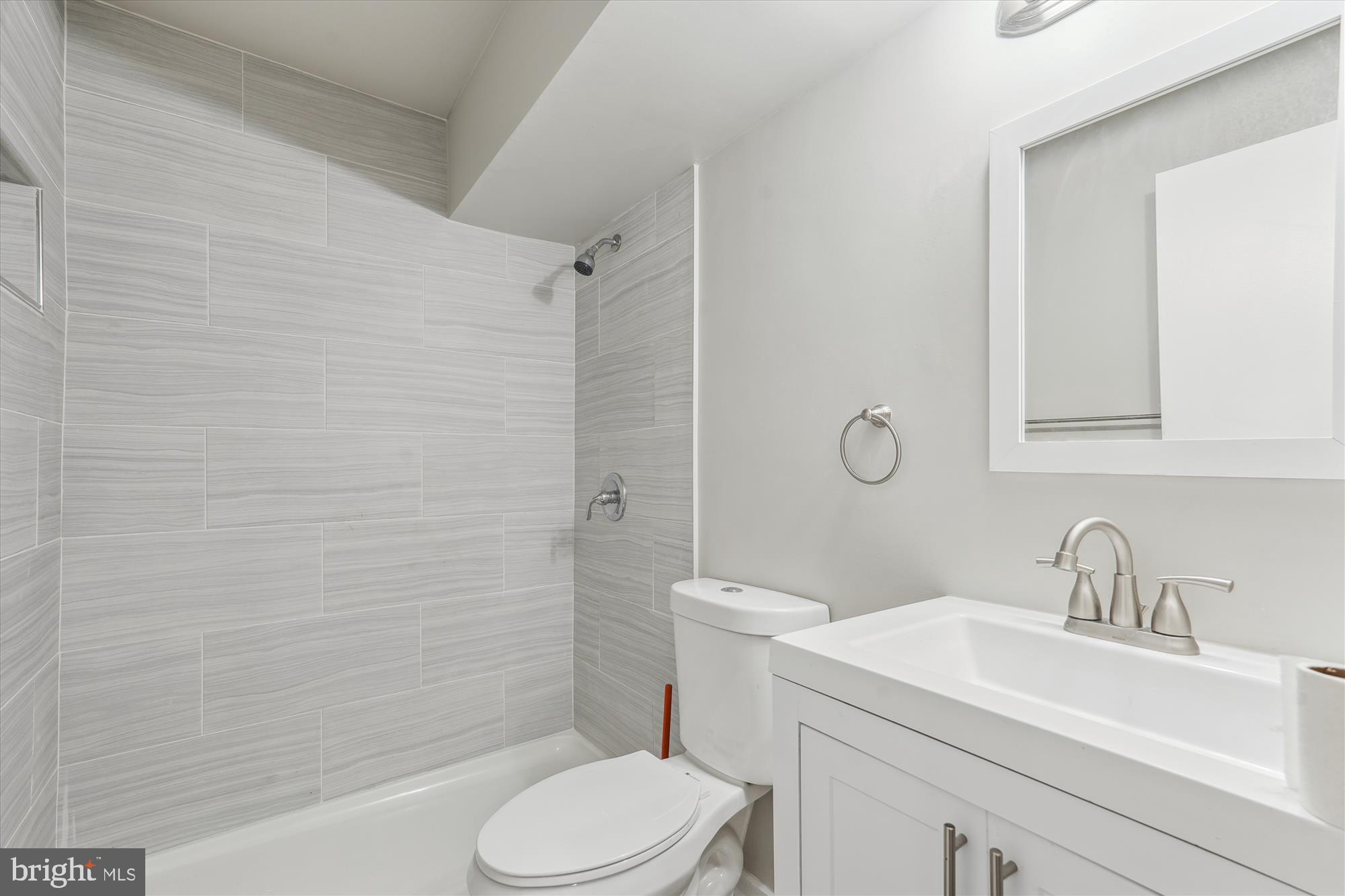 DOCKSIDE - Residential Lease