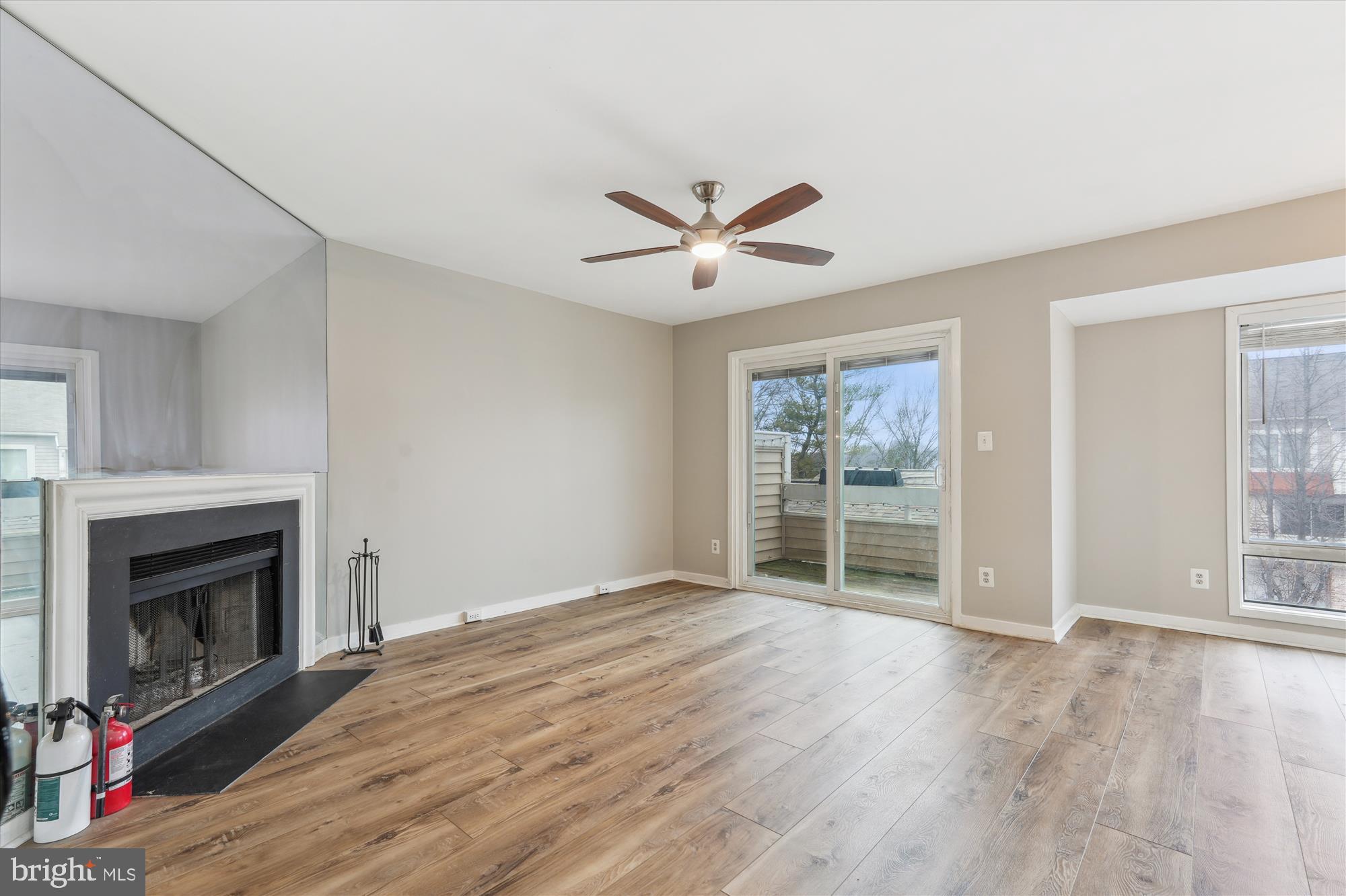 DOCKSIDE - Residential Lease